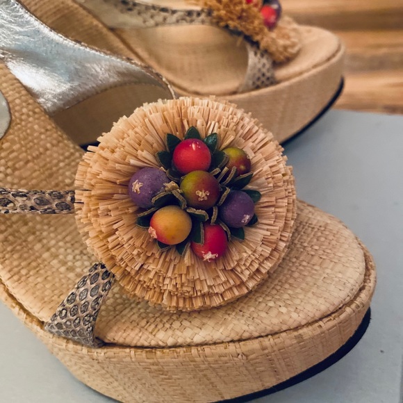 Dolce and Gabbana gorgeous raffia wedges - Picture 5 of 6